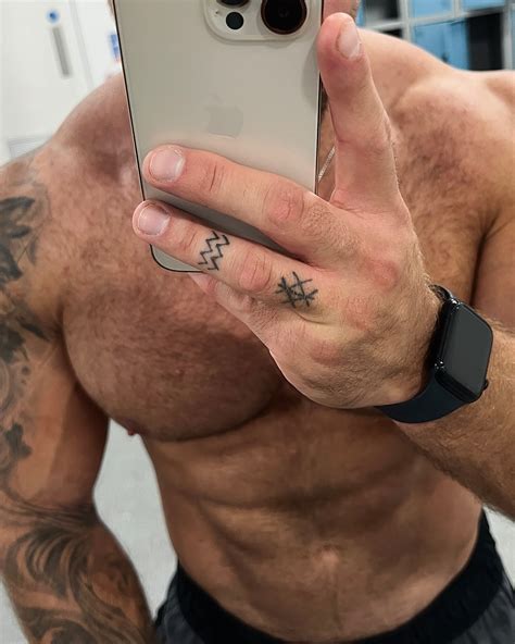 Scott Wroe | They say sweat a cold out right ? | Instagram