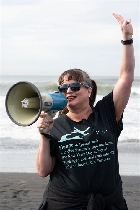 San Francisco polar plunge draws hundreds for New Year's Day tradition