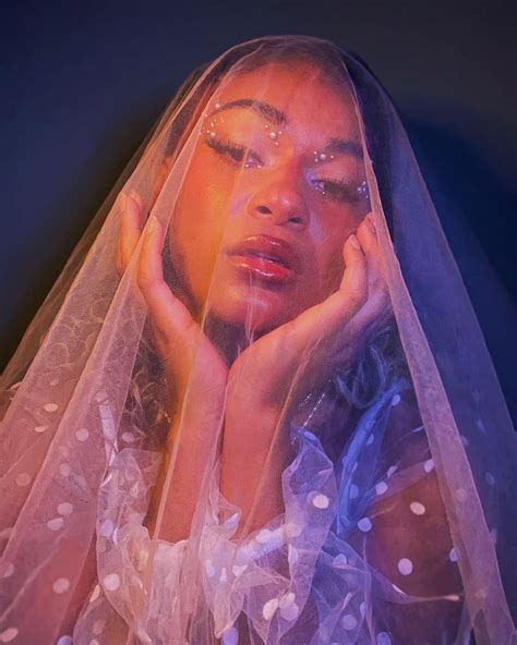Meet Chloe Campbell. - CanvasRebel Magazine