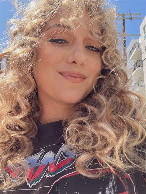 TW Pornstars - 𝓇𝑒𝓂𝓎 𝓁𝒶𝒸𝓇𝑜𝒾𝓍. Twitter. Alexa play “Running Up That Hill