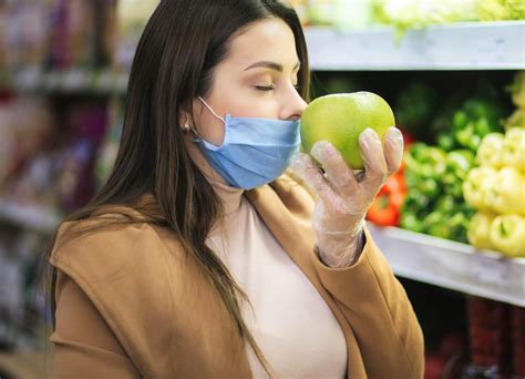 COVID-19 Often Leads to Permanent Loss of Smell, Highlighting Long-term