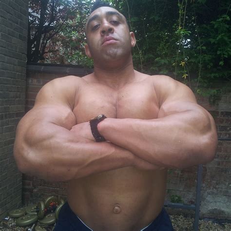 Muscle Lover - The World of Bodybuilders: Bodybuilders with crossed