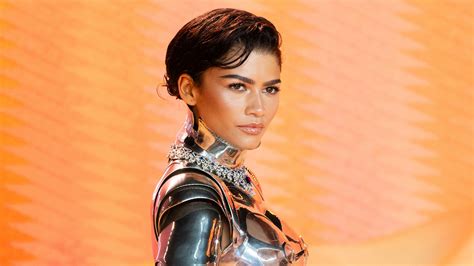 zendaya wore  butt baring silver suit  armor   dune  london