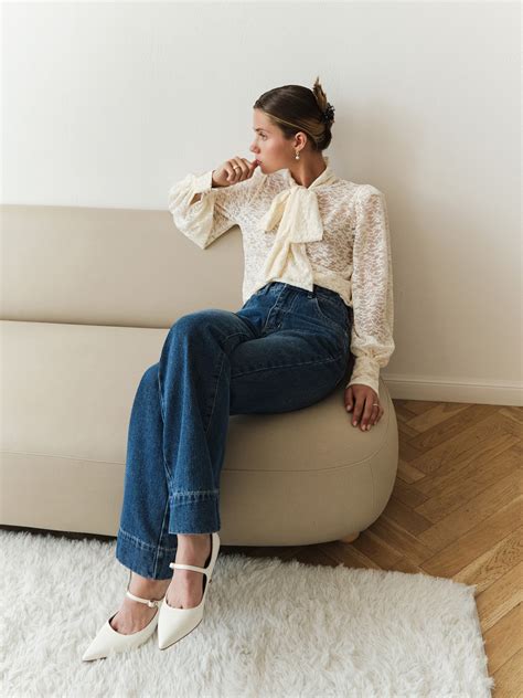 Прямые джинсы с потертостями :: LICHI - Online fashion store