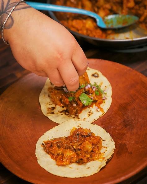 Guisado de Chicharron Recipe – Chicharrones in Roasted Salsa — JONATHAN