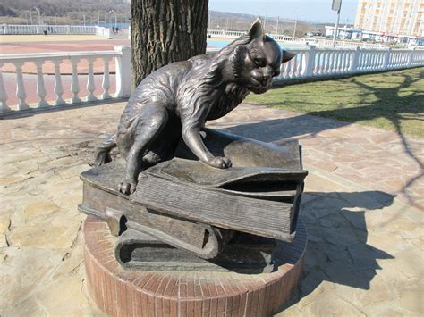 Памятник коту ученому в Ярославле