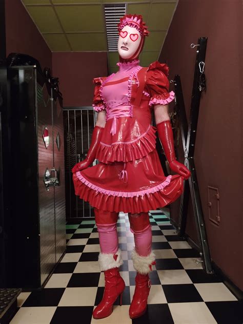 Rubberdoll sissification by Lady Naomi Rouge › Herrin Kontakte Domina