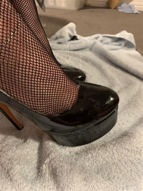 Blew my load on my girlfriends onlymaker heels 😍💦 : r/cumonhighheels