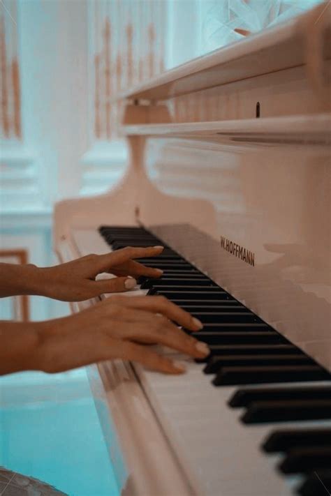 Pin di Lolita su Карта желаний | Pianoforte, Sfondi carini, Canzone