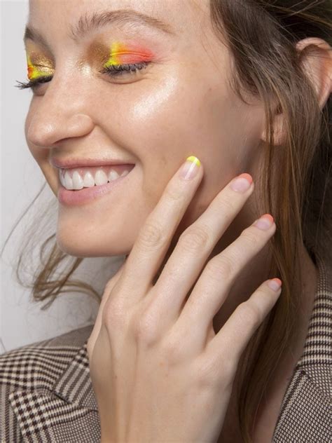 Colore semipermanente per unghie corte: idee e sfumature - The Wom Beauty
