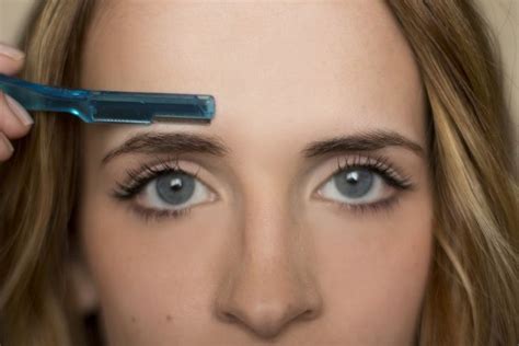 специальная бритва для бровей | Eyebrow shaping makeup, Brows, How to ...