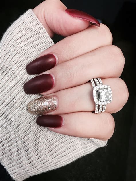 Burgundy matte nails with gold glitter | Burgundy matte nails, Gold