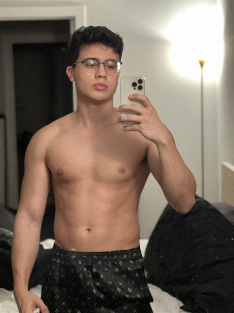 Hi : r/collegeboys