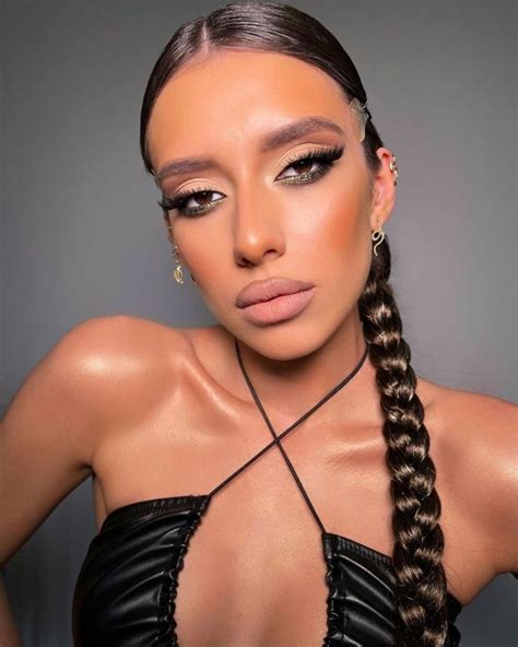 Pin by Lana🖤 on 𝐌𝐀𝐊𝐄𝐔𝐏 | Prom eye makeup, Makeup night out, Edgy makeup