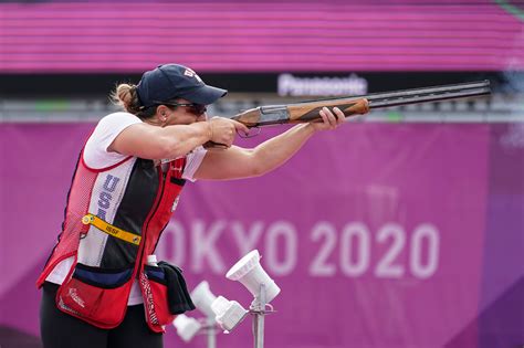 Amber English wins women's skeet shooting gold at Tokyo Olympics