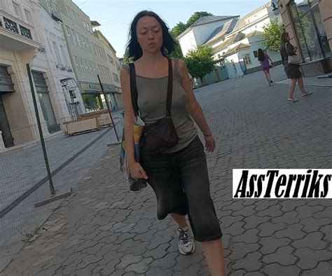 Downblouse boobs videos! | No Bra Candid, Braless Candid