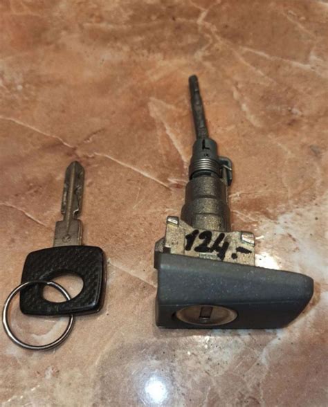 Личинка двери, замка багажника или замка зажигания Мерседес W124; W140 ...
