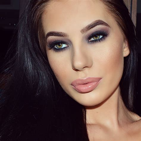 Classify Polish makeup artist & model