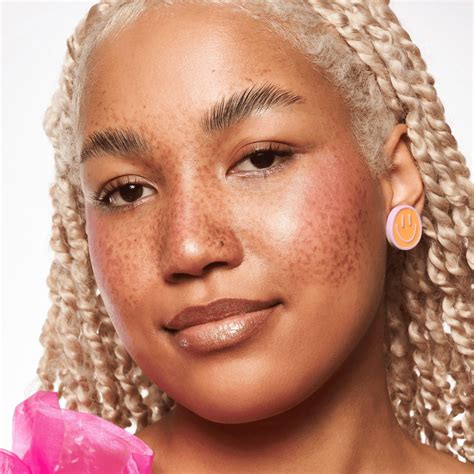 Influencers are obsessed with baby lights for the ultimate summer glow 17