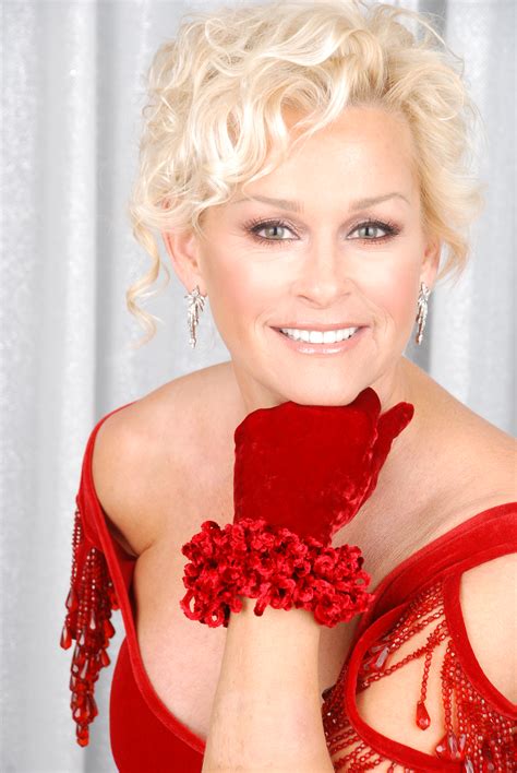 Lorrie Morgan Announces 2014 Enchanted Christmas Tour | Hometown