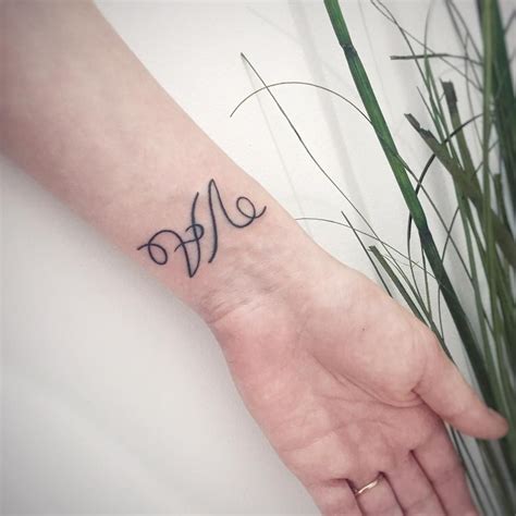Тату буквы: 13 простых, но значимых знаков | Tattoos, Infinity tattoo