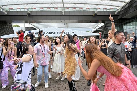 Swifties make pricey pilgrimage to star's only Southeast Asian stop
