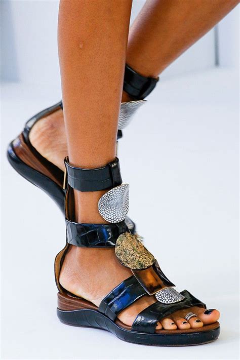 90 лучших пар обуви Недели моды в Париже | Fashion shoes, Fabulous ...