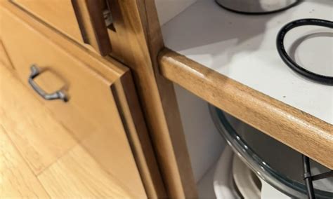 how to remove a kitchen cabinet drawer