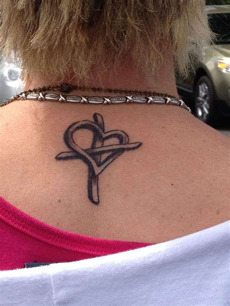 heart tattoos women 2