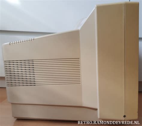 Commodore 1084S-D1 CRT Color Monitor – Retro & Gaming 