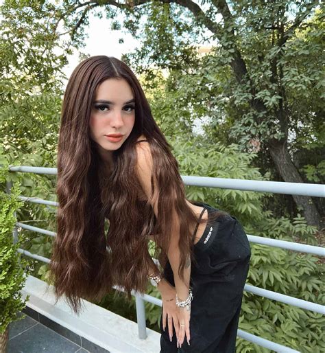 Meet the Top 21 Female TikTok Celebrities [2023]