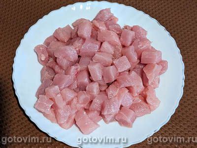Рис с тушеным мясом, овощами, грибами и орехами. Рецепт с фото