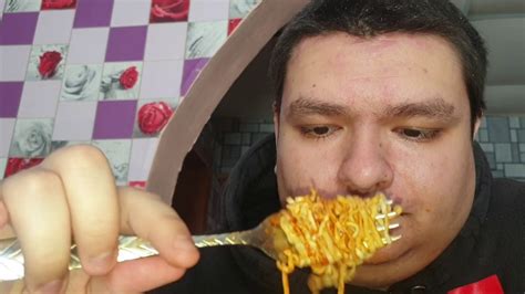 Обед лапша домшин со вкусом говядины красная острая - YouTube