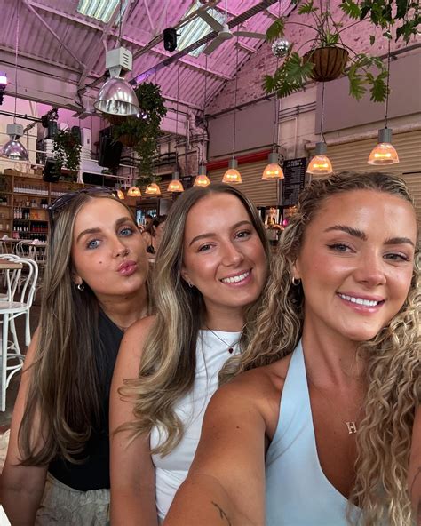 HOLLY BROOKS (@hollyjosbrooks) • Instagram photos and videos