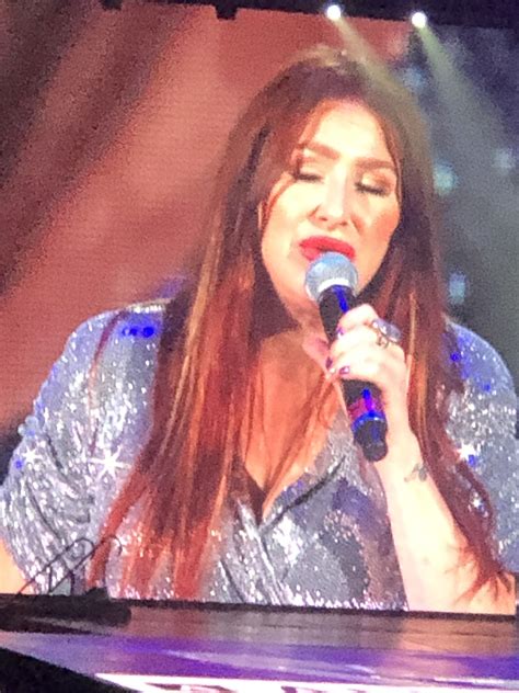 Ghim trên Singer Tiffany