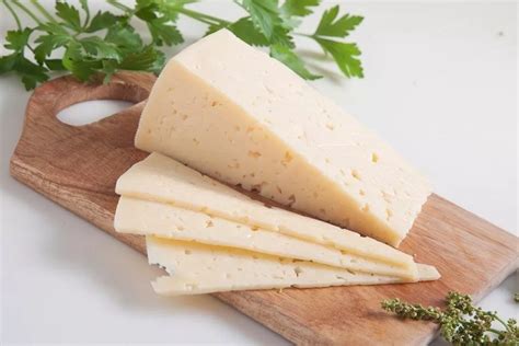 Самые вкусные сыры — 40 видов с описанием и фото