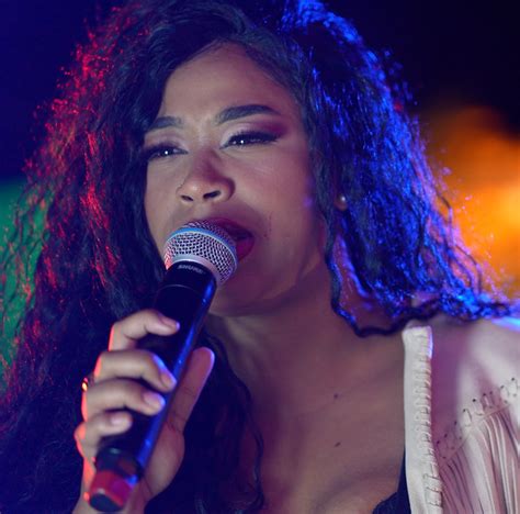 Juliana Bonde acha talento e Latino a compara a Marília Mendonça