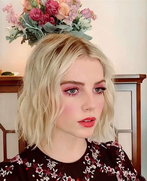 Lucy boynton | Honey blonde hair, Hair inspiration color, Honey blonde ...