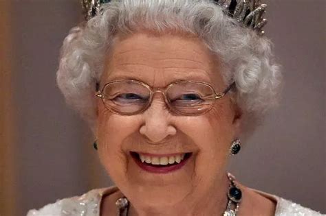 Poignant images show Queen working on official papers after passing ...