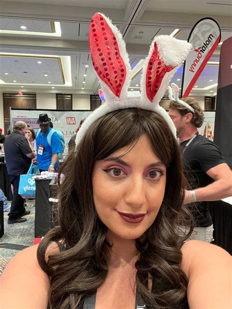 Sarah Arabic ️‍🩹 AVN & XBIZ on Twitter: "Back at the booth! Hurry up ...