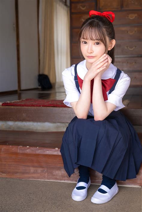 美好柚伽 紺色ソックスなプリスカ制服画像