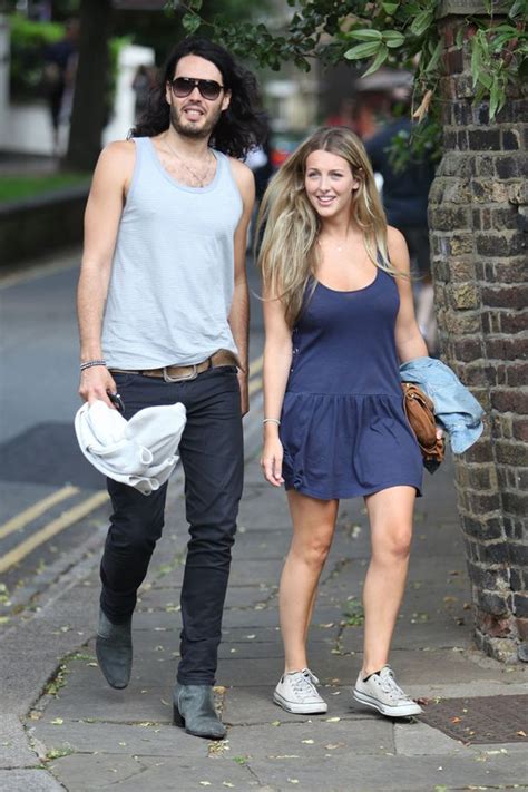 Laura Gallacher – Age, Instagram & Facts About Russell Brand’s Wife