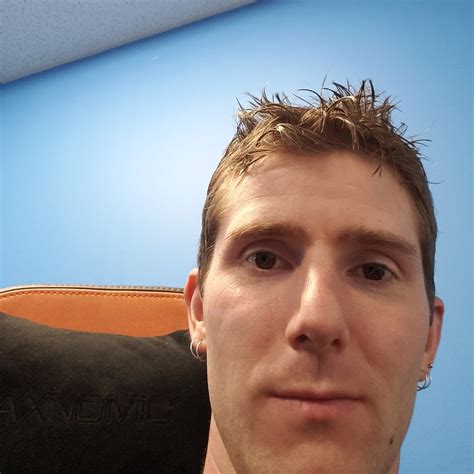 selfie linus tech tips   meme