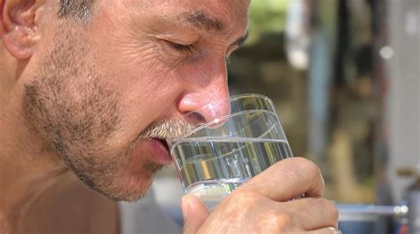 Easy Way to Remove Microplastics From Drinking Water at Home and Keep ...