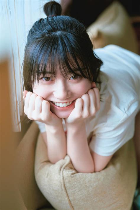 グラビア界「1000年に1人の逸材」AVデビューでトレンド入り 初写真集も圧巻ボディー披露 - ホスラブニュース