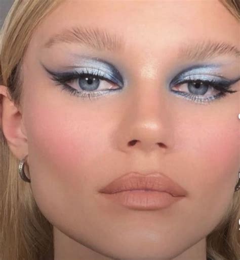 Iconic 80s Makeup Looks: How To Recreate Them In 2025