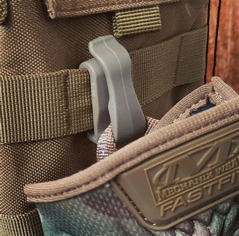 EDC SURVIVE: Клипса для перчаток на молле