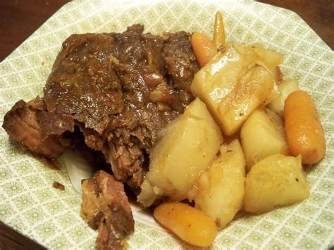 how long to cook potatoes in crock pot with roast