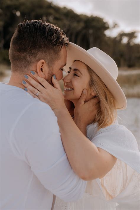 Sunny Hilton Head Beach Photography Session: Robyn & Matthew - Intimate