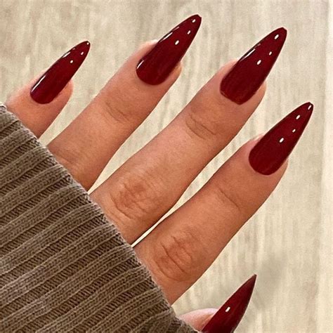 Unha Vermelha Escuro - Unhas stilleto vermelho escuro | Gel nails, Simple nails, Almond nails